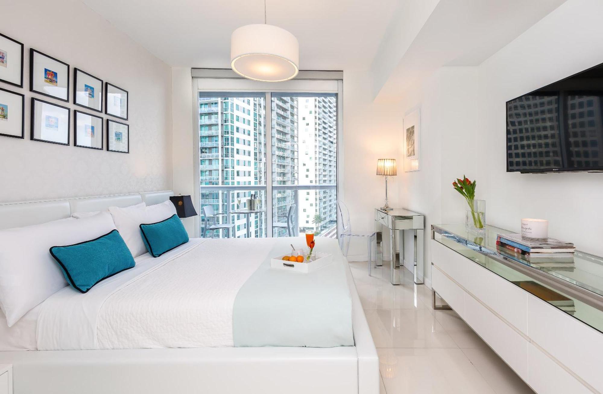 Mvr - Sky-high Style In Brickell Miami