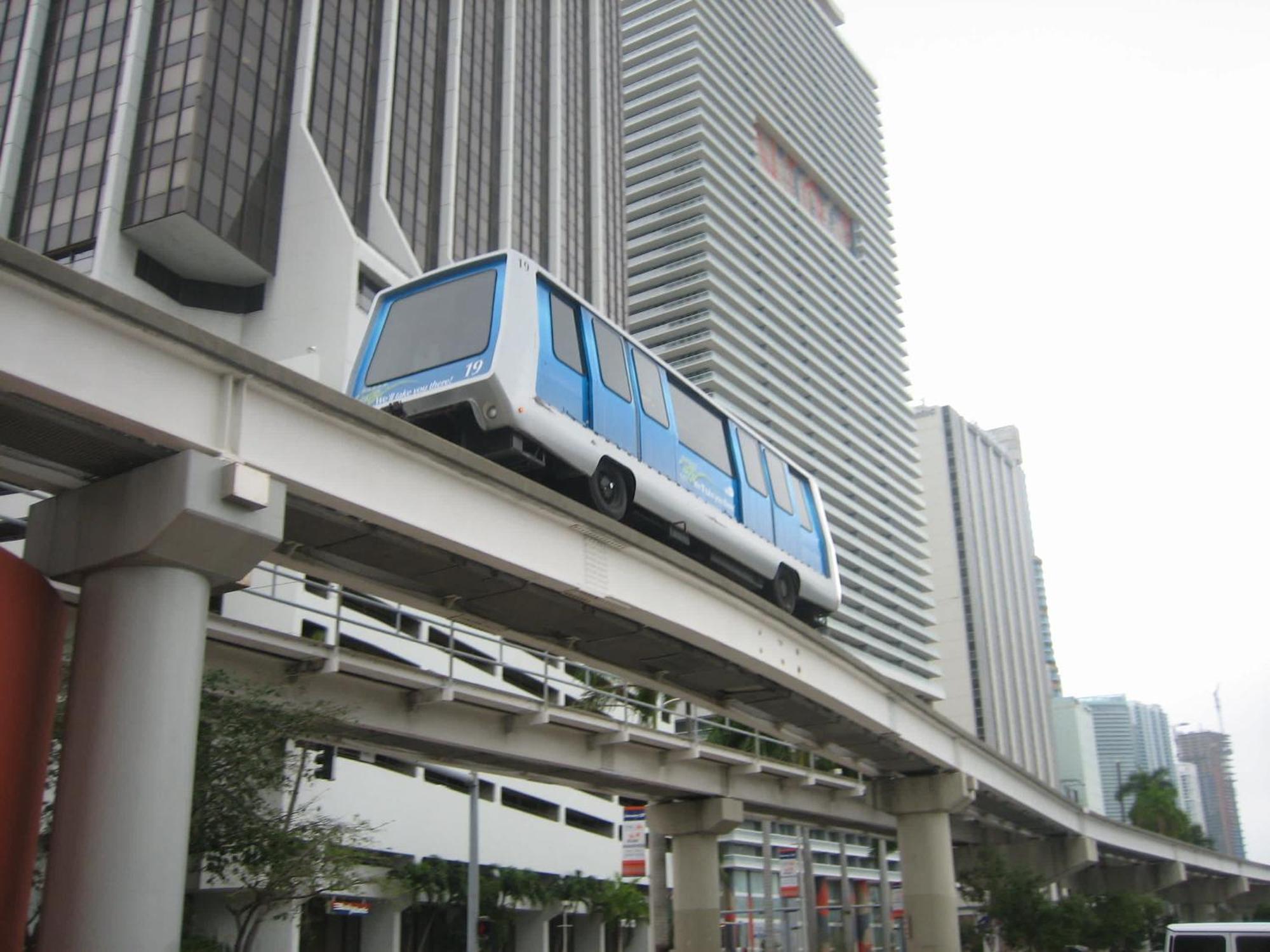 Apartment Mvr - Sky-high Style In Brickell