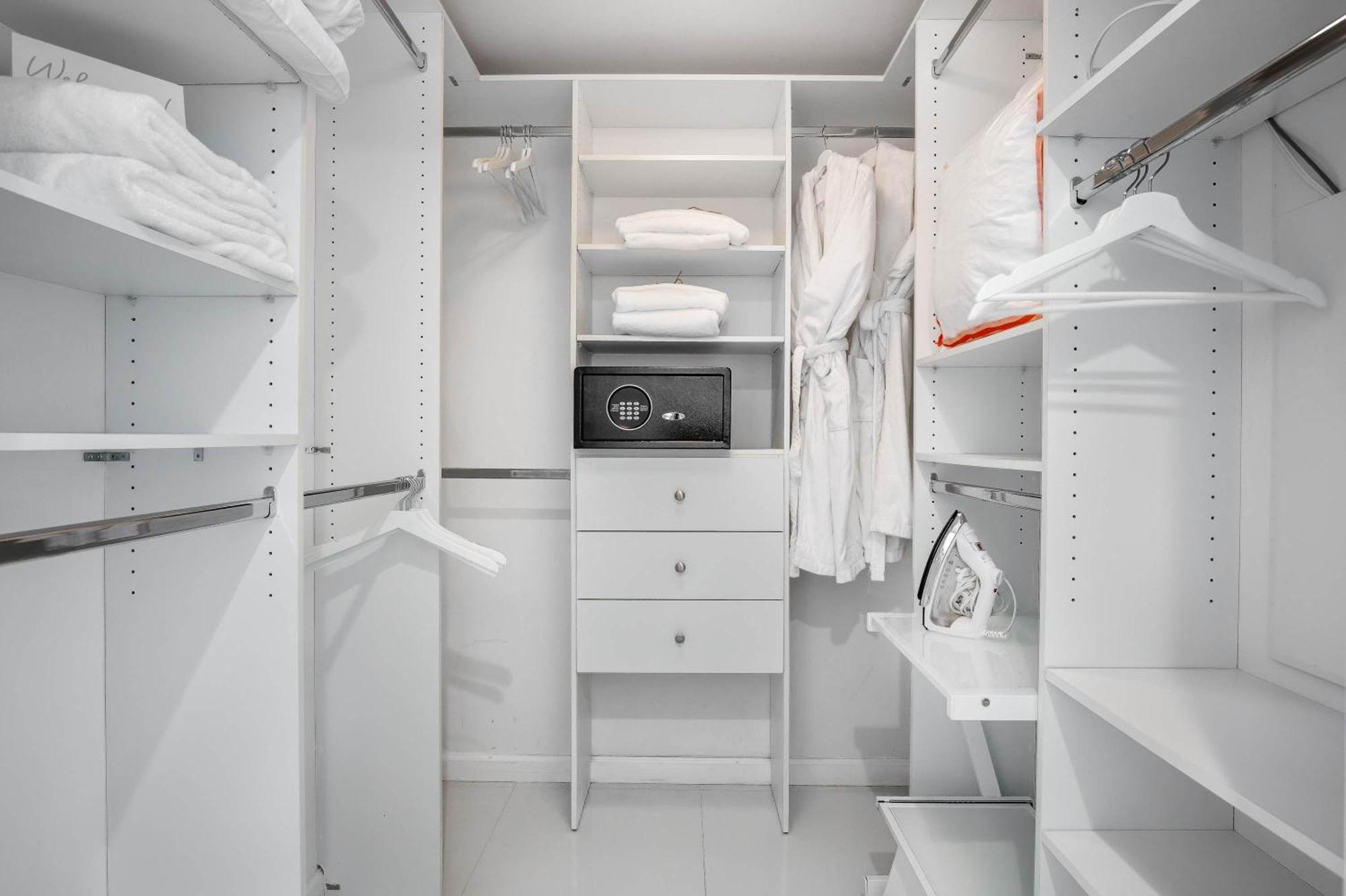 Apartment Mvr - Sky-high Style In Brickell *