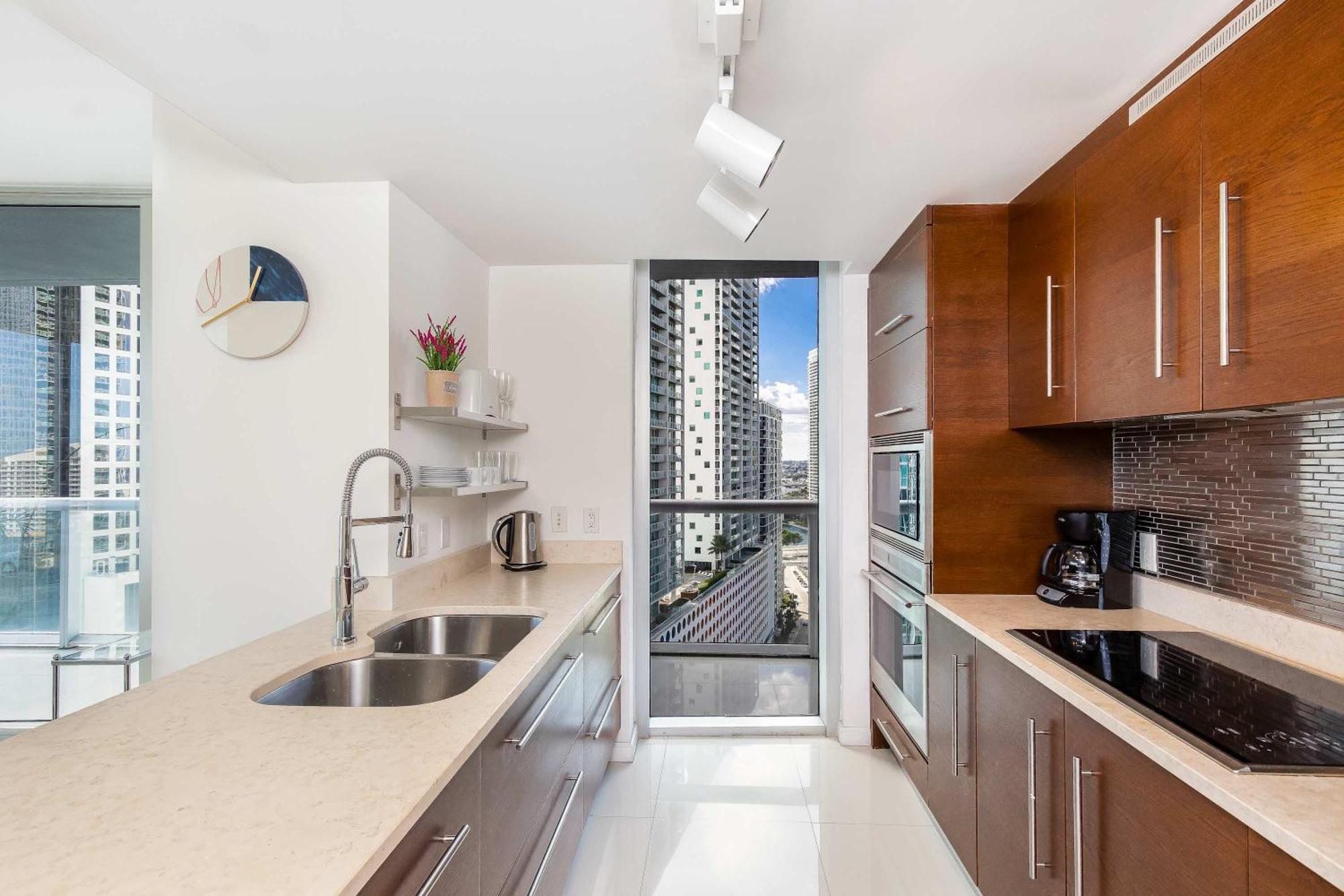 Mvr - Sky-high Style In Brickell * Miami
